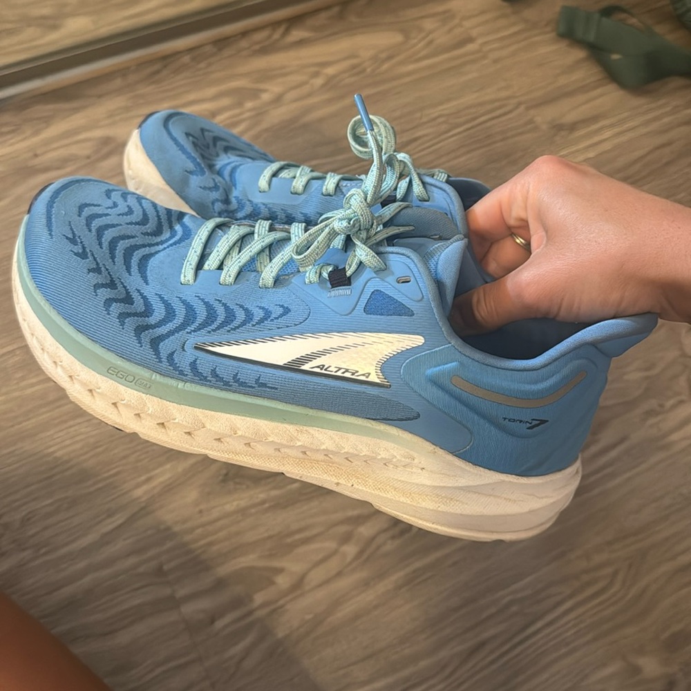NEW Altra Torins